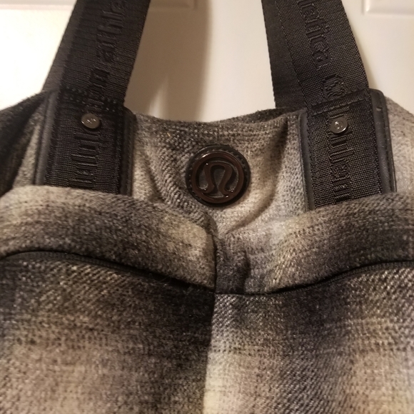LULULEMON Athletica *Fast in Flight* Gray Plaid Wool Gym Tote Bag. - Picture 5 of 16